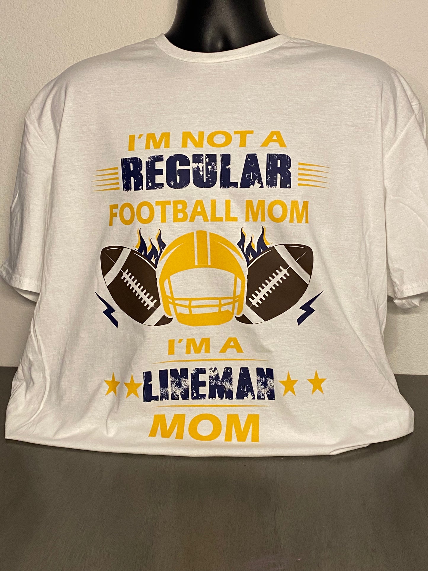 LINEMAN MOM TEE